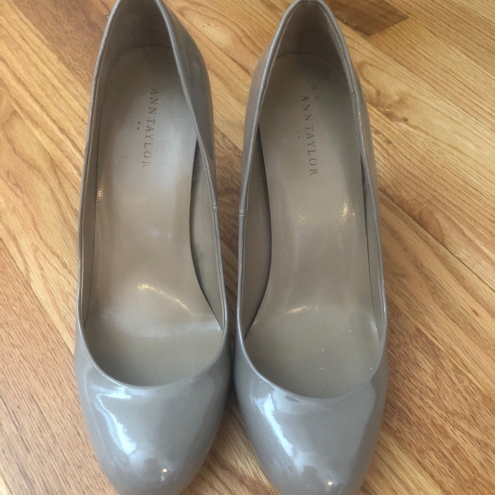 Patent Nude Pumps